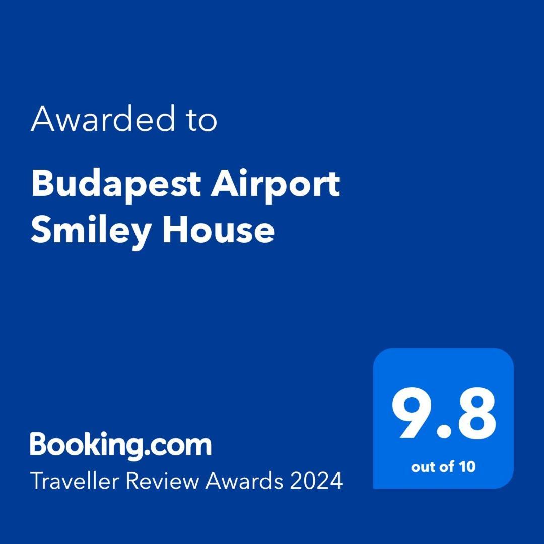 Budapest Airport Smiley House Gyál Buitenkant foto